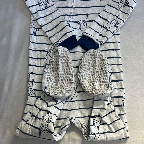 Carter's - Onesie Sleeper with Blue Trim and monkey design - Picture 4 of 4